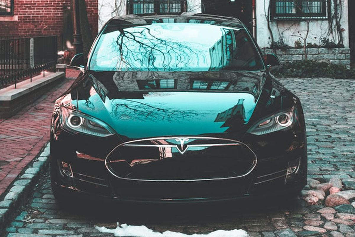 Titelbild zu „Tesla Roadster Sport-Elektroauto“