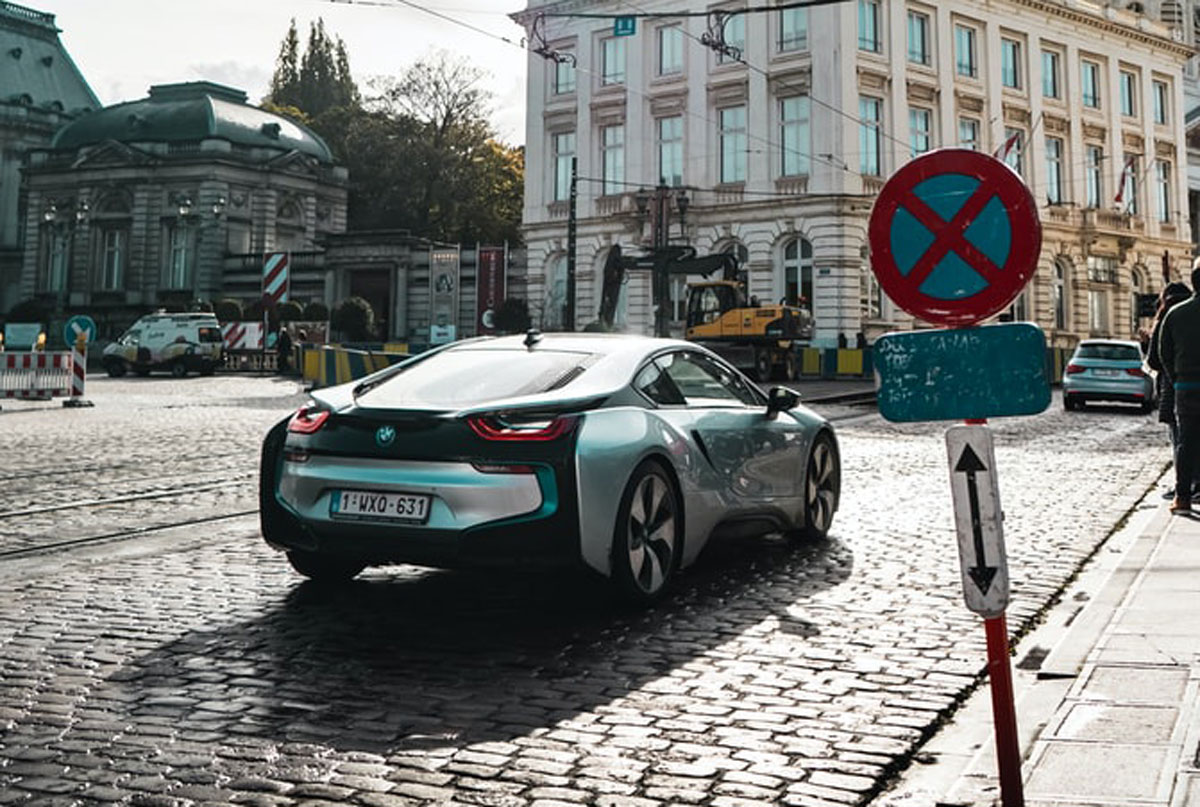 Titelbild zu „10 Vorteile eines Elektroautos“