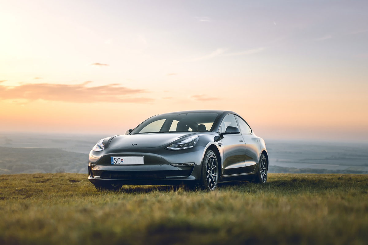 Titelbild zu „Elektroautos wecken Forscherdrang“