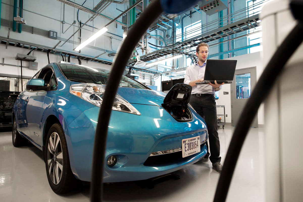 Titelbild zu „Wirtschaftlichkeit von Elektroautos – Zukunftsausblick“