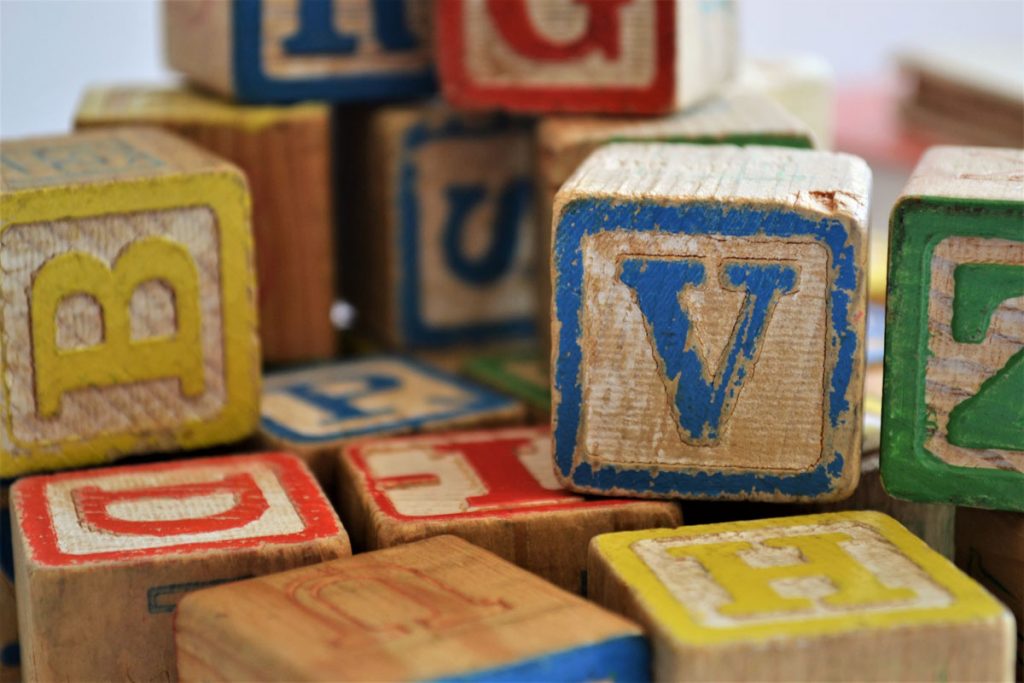 Holzspielzeug für Kleinkinder