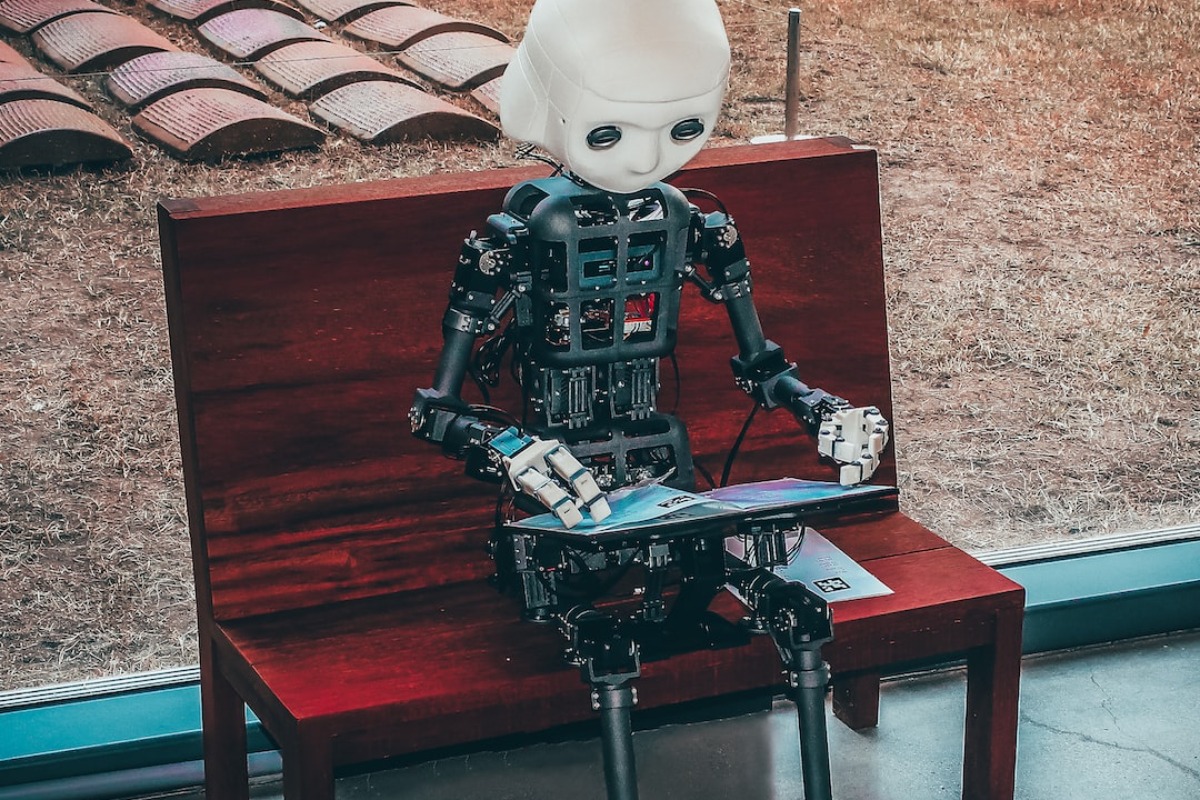 Titelbild zu „Einführung in Cobots: Vorteile und Anwendungen in der Fertigung“