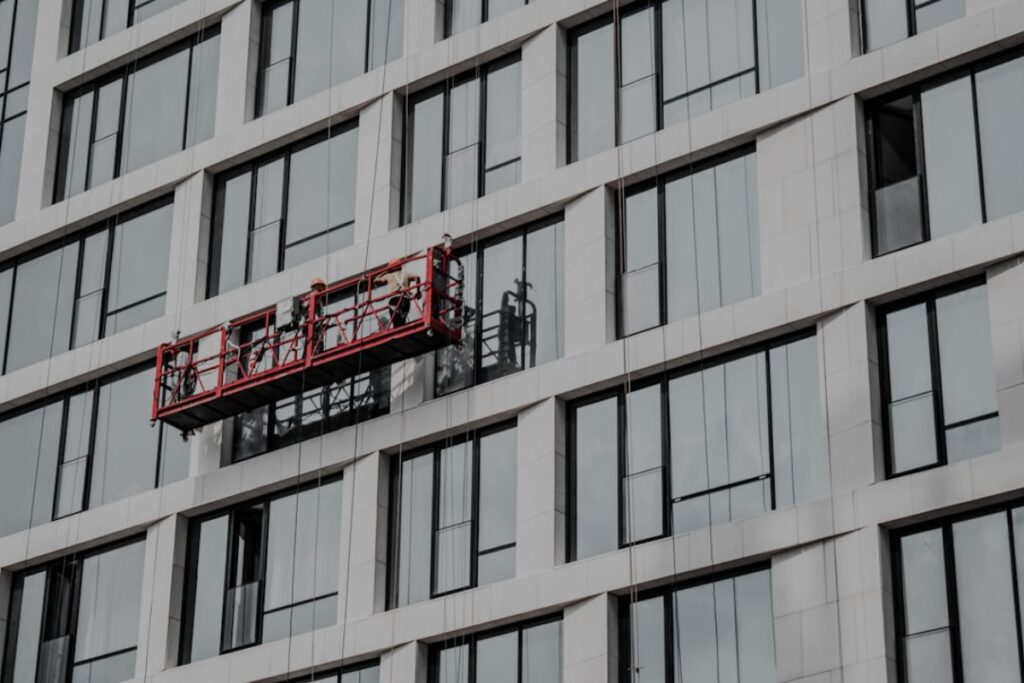Strahlend klare Aussichten: professionelles Fensterputzen