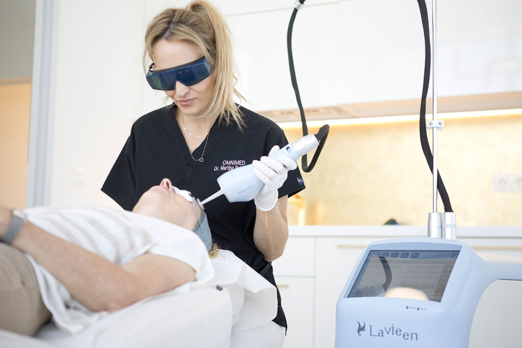 Regenerative Hauterneuerung mit dem LAVIEEN BB Laser bei OmniMed